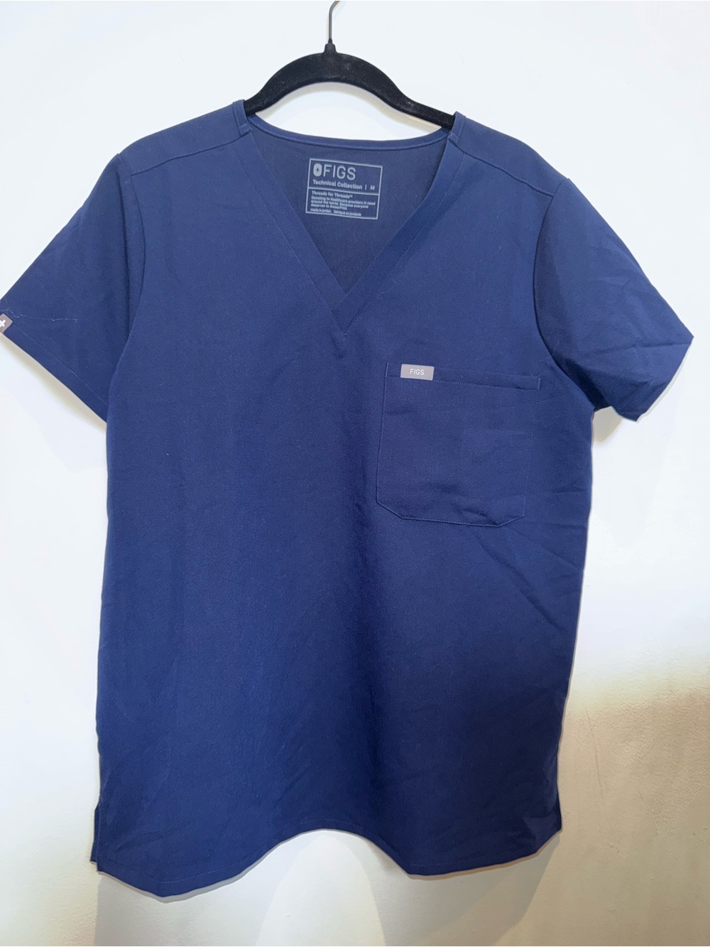 NWT Figs Women’s Navy Short Sleeve V-Neck Scrub Top Size Medium